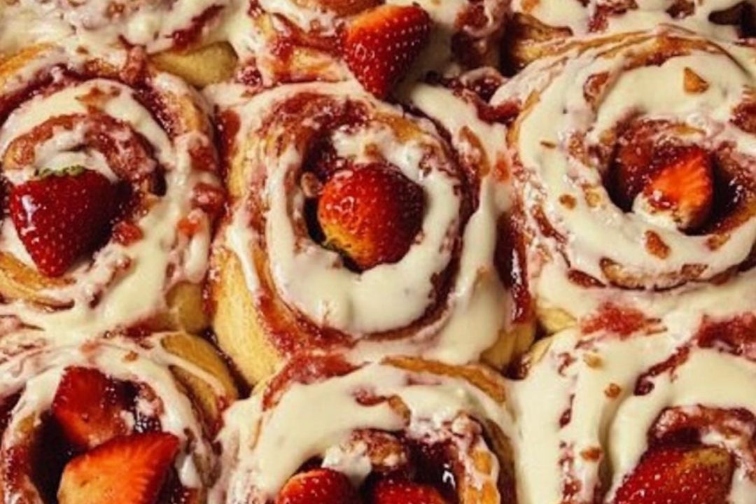 Strawberry Cheesecake Cinnamon Rolls |